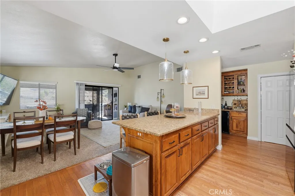 22535 San Joaquin W, Canyon Lake, California 92587 home-pic-11