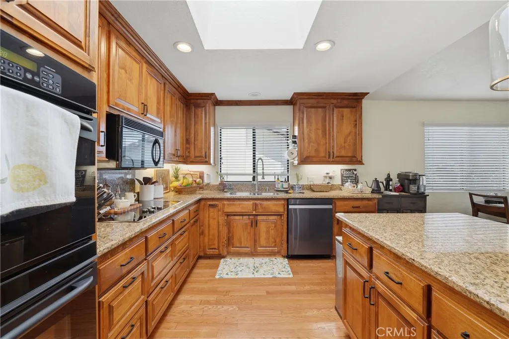22535 San Joaquin W, Canyon Lake, California 92587 home-pic-10