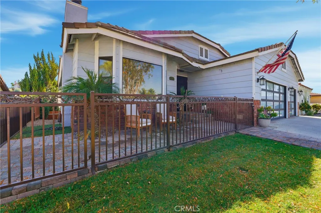 22535 San Joaquin W, Canyon Lake, California 92587 home-pic-1