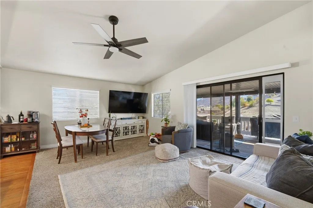 22535 San Joaquin W, Canyon Lake, California 92587 home-pic-14