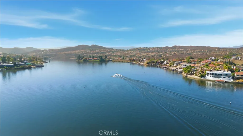 22535 San Joaquin W, Canyon Lake, California 92587 home-pic-37