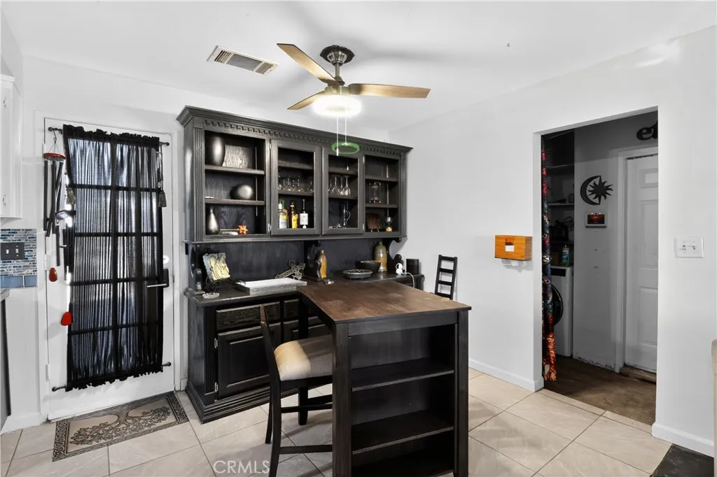 16485 Dale Evans (aztec) Parkway, Apple Valley, California 92307 home-pic-10