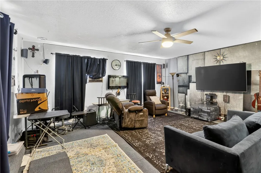 16485 Dale Evans (aztec) Parkway, Apple Valley, California 92307 home-pic-4