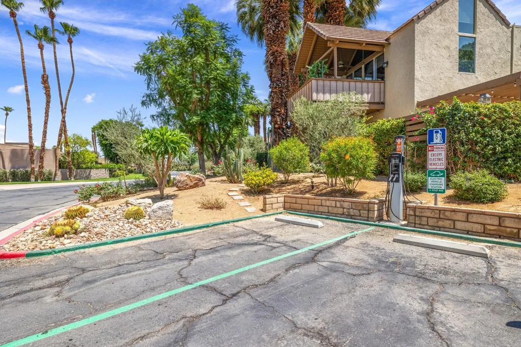 46750 Mountain Cove Drive 21, Indian Wells, California 92210 home-pic-12