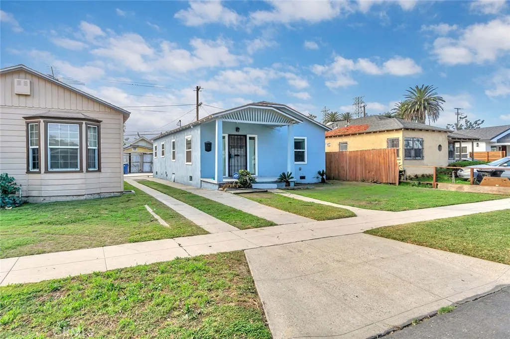 926 East 97th Street, Los Angeles, California 90002 home-pic-2