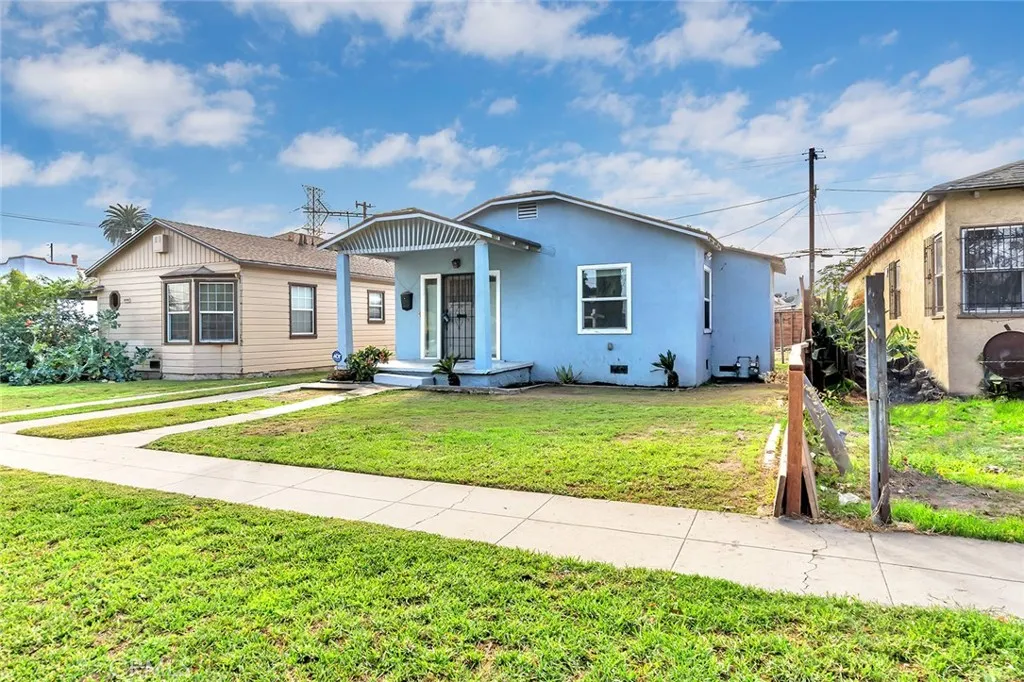 926 East 97th Street, Los Angeles, California 90002 home-pic-1