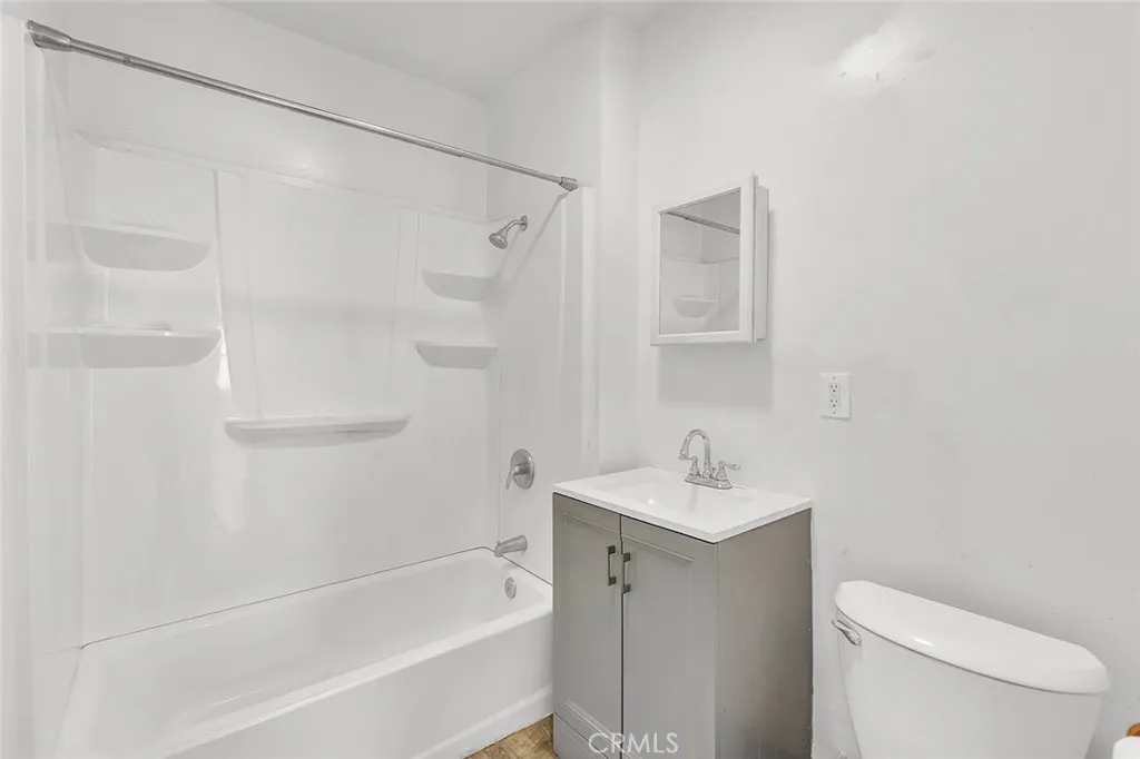 926 East 97th Street, Los Angeles, California 90002 home-pic-11