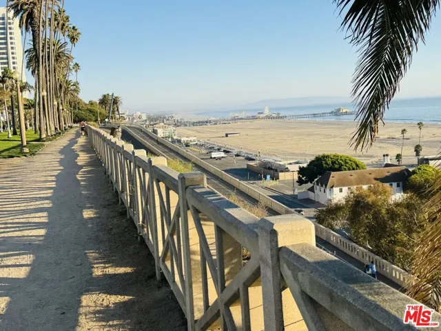 Palisades Park looking south t