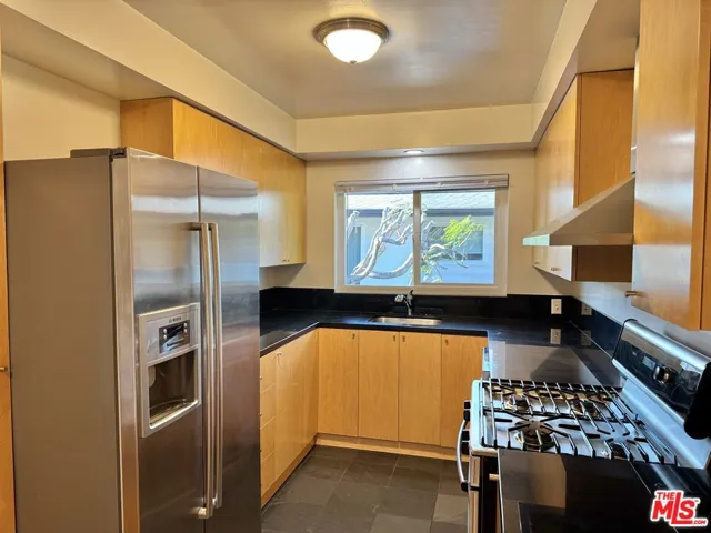 Kitchen looks over the courtya