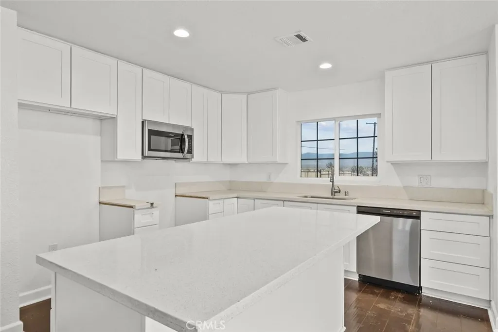 18531 E Palmdale Boulevard, Palmdale, California 93591 home-pic-17