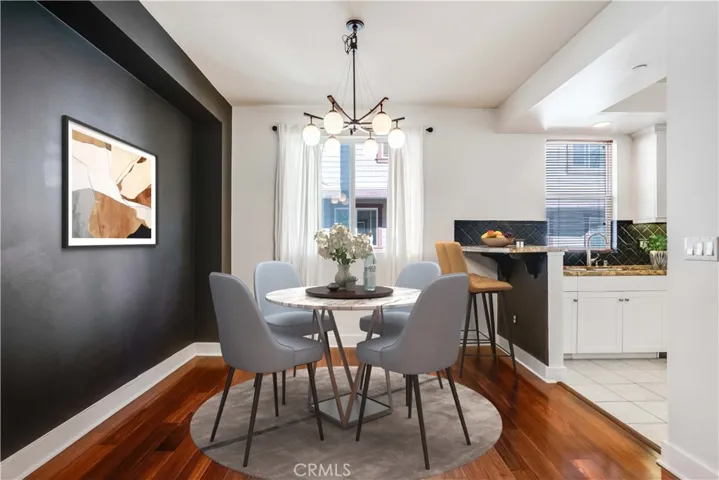 This room/image has been virtually staged.