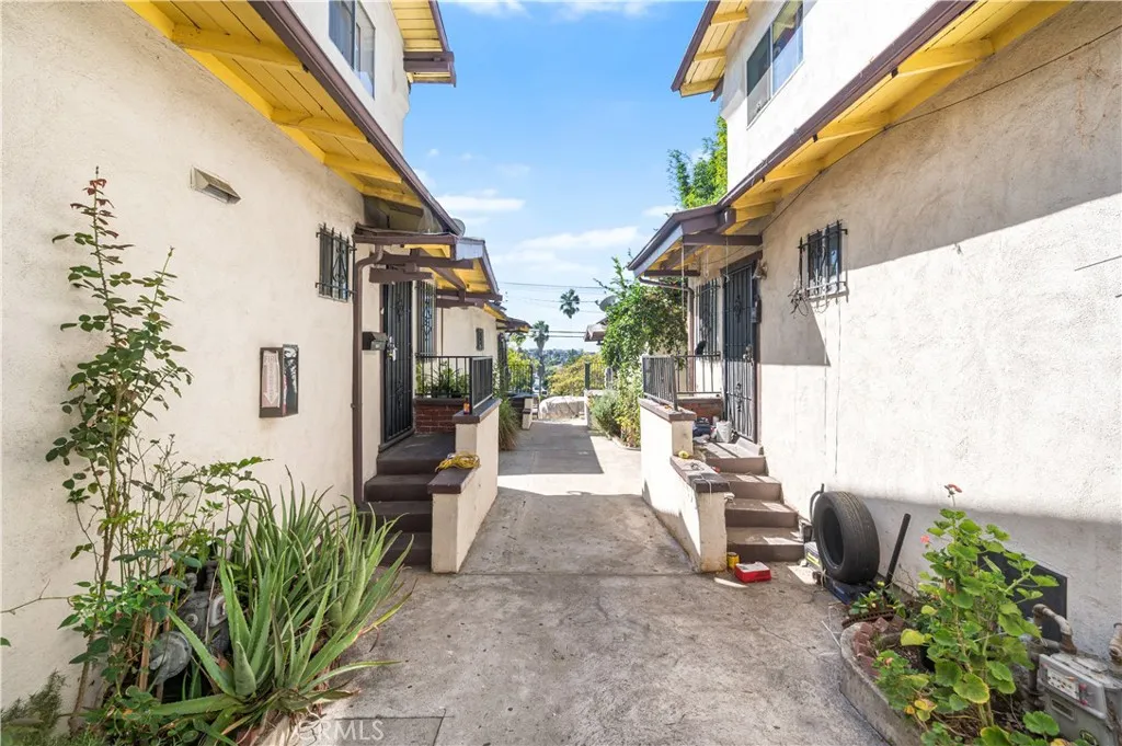 1727 Bellevue Avenue, Los Angeles, California 90026 home-pic-3