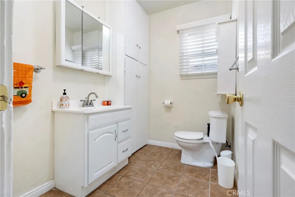 4803 W Ave L8, Lancaster, California 93536 home-pic-7