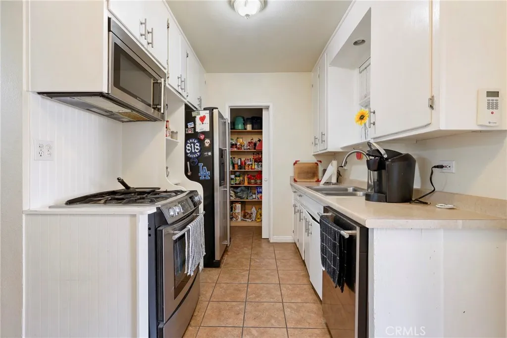 4803 W Ave L8, Lancaster, California 93536 home-pic-11