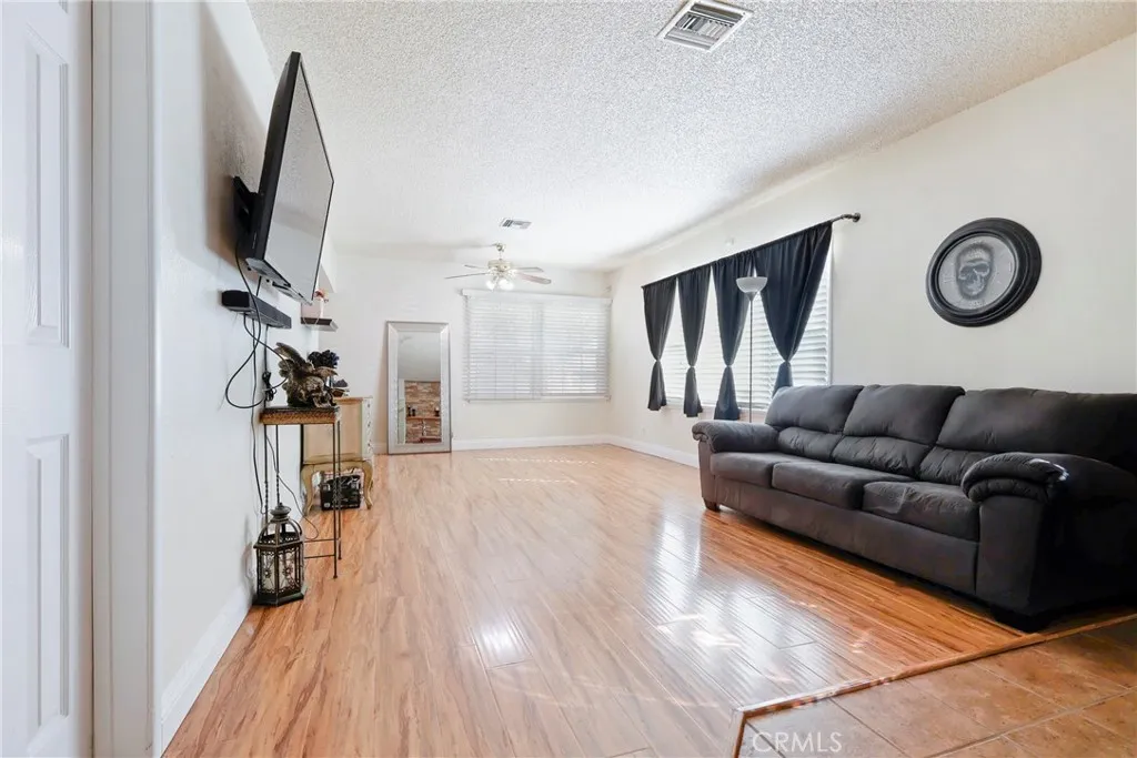4803 W Ave L8, Lancaster, California 93536 home-pic-3