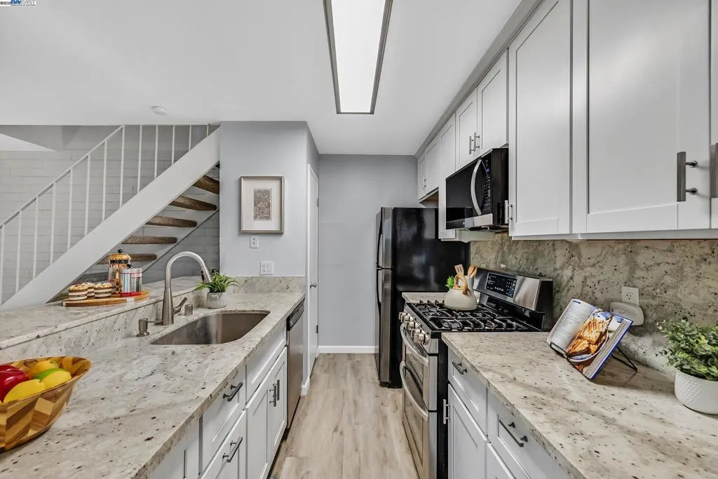 2207 Segundo Ct 2, Pleasanton, California 94588 home-pic-8