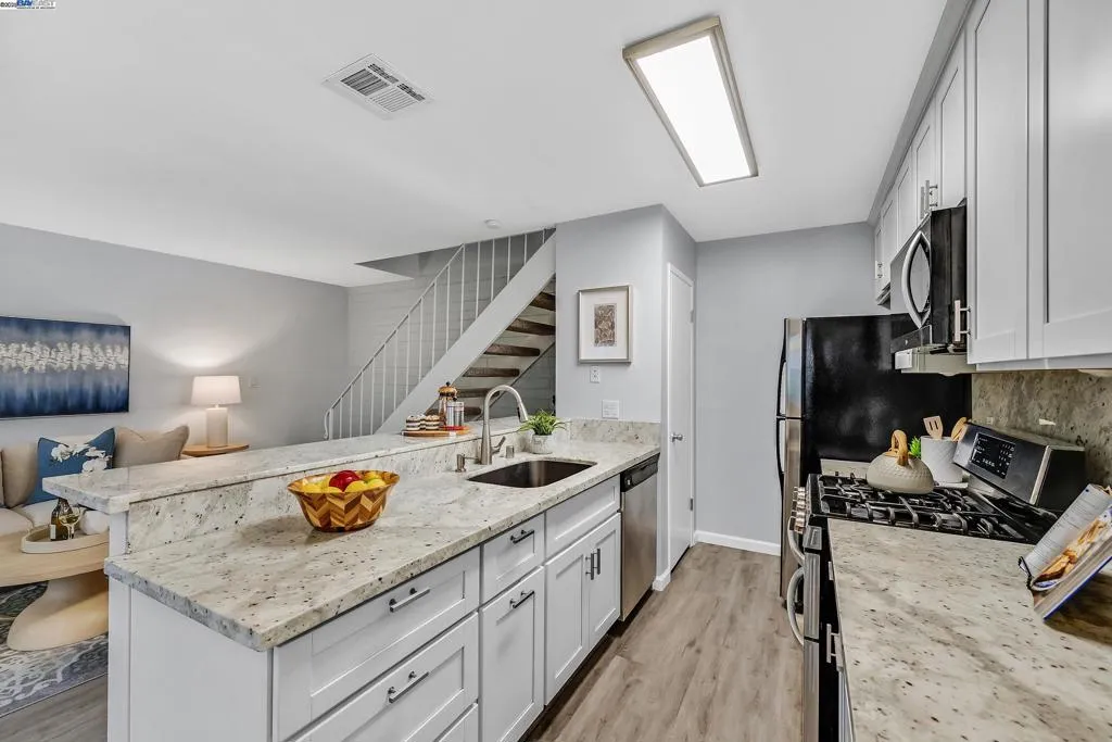 2207 Segundo Ct 2, Pleasanton, California 94588 home-pic-9