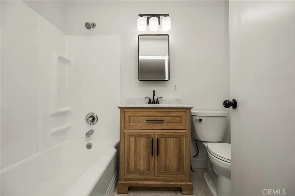 906 E Buffalo, Santa Ana, California 92706 home-pic-17