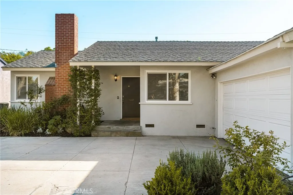 906 E Buffalo, Santa Ana, California 92706 home-pic-3