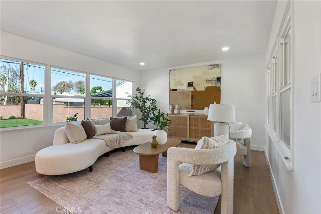 13229 Glasgow Place, Hawthorne, California 90250 home-pic-4