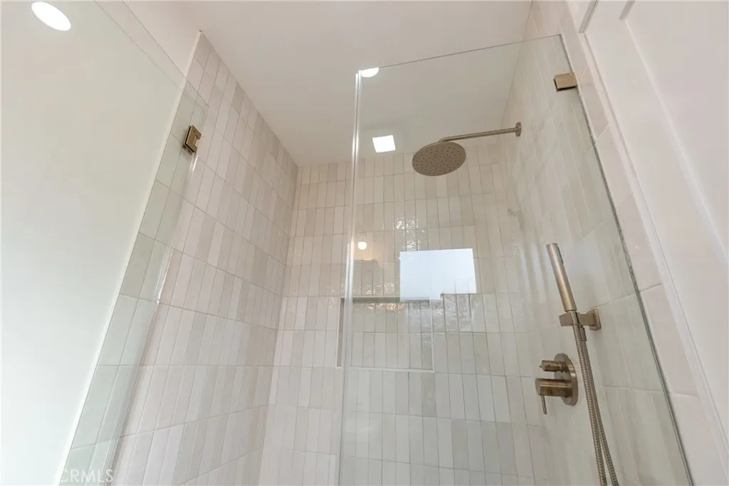 13229 Glasgow Place, Hawthorne, California 90250 home-pic-14