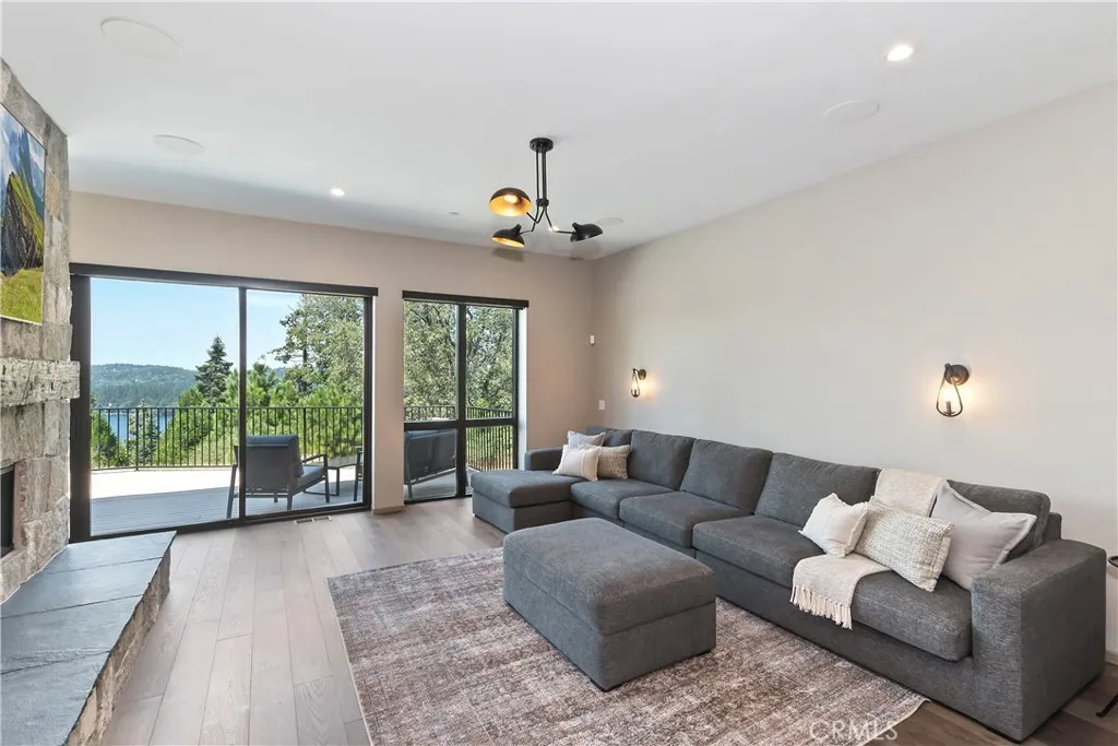 176 Mill Pond, Lake Arrowhead, California 92352 home-pic-11