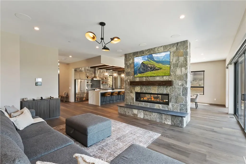 176 Mill Pond, Lake Arrowhead, California 92352 home-pic-13