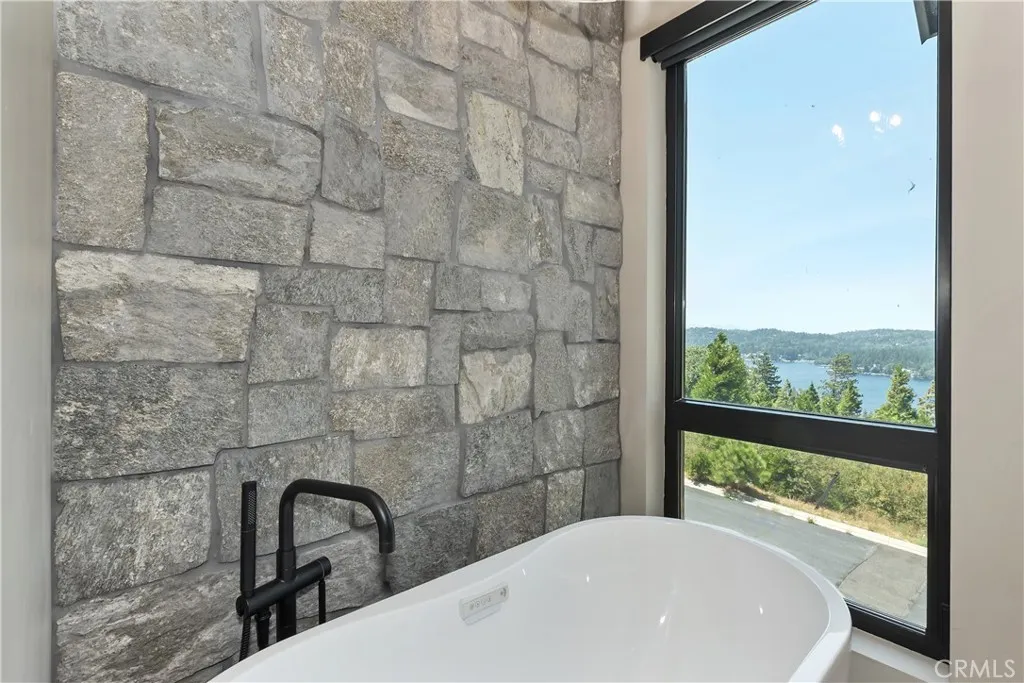 176 Mill Pond, Lake Arrowhead, California 92352 home-pic-29
