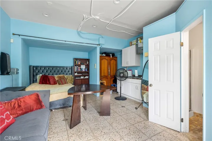 4th bedroom separate entrance