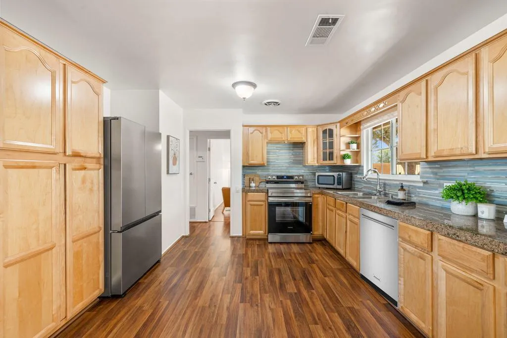 42245 Kansas Street, Palm Desert, California 92211 home-pic-21