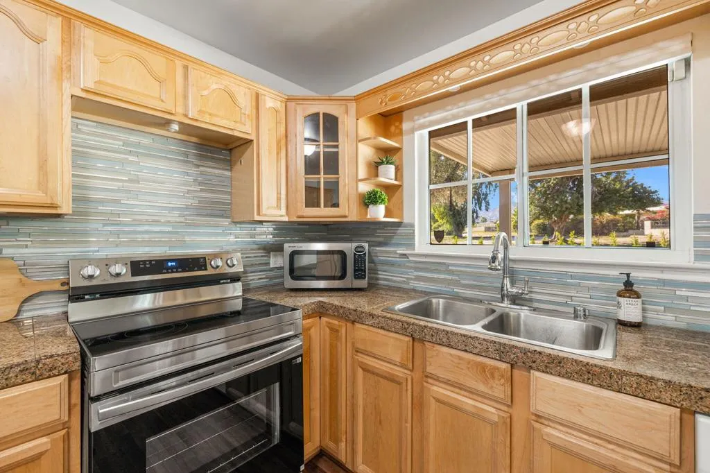 42245 Kansas Street, Palm Desert, California 92211 home-pic-22
