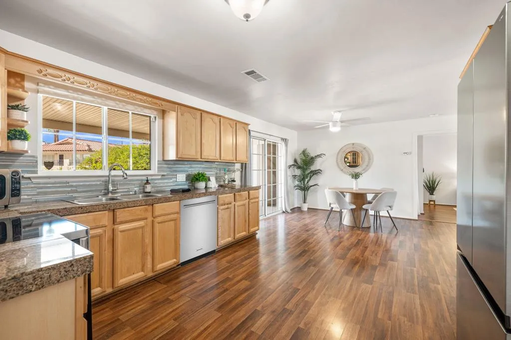 42245 Kansas Street, Palm Desert, California 92211 home-pic-20