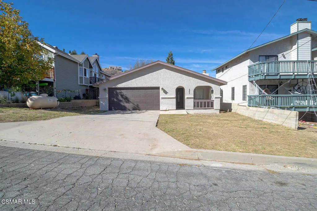 42867 Montello Drive, Lake Elizabeth, California 93532 home-pic-0