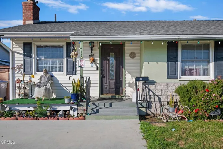 02 - Front Porch