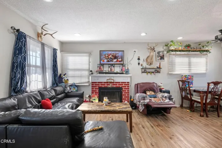 04 - Living Room