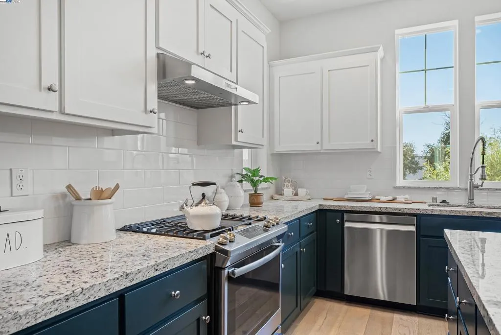 37721 Bay Crest Rd, Newark, California 94560 home-pic-12