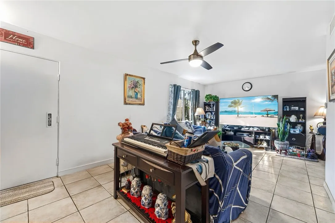 1800 W Gramercy 33, Anaheim, California 92801 home-pic-6