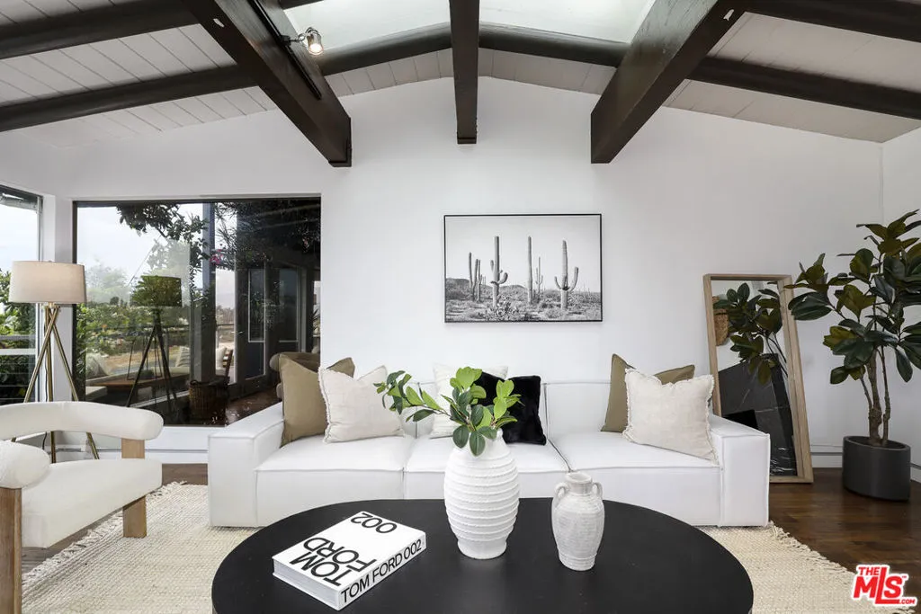 1814 Webster Avenue, Los Angeles, California 90026 home-pic-4