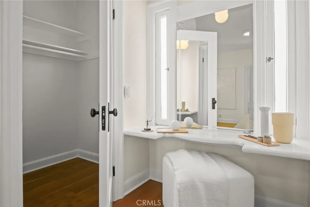 322 S Kingsley Drive, Los Angeles, California 90020 home-pic-14