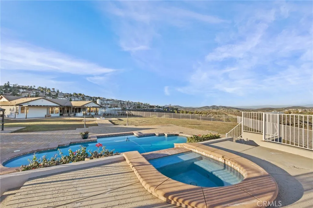 101 Via De La Valle, Lake Elsinore, California 92532 home-pic-37