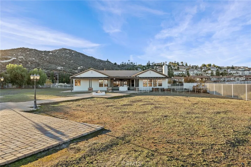 101 Via De La Valle, Lake Elsinore, California 92532 home-pic-39