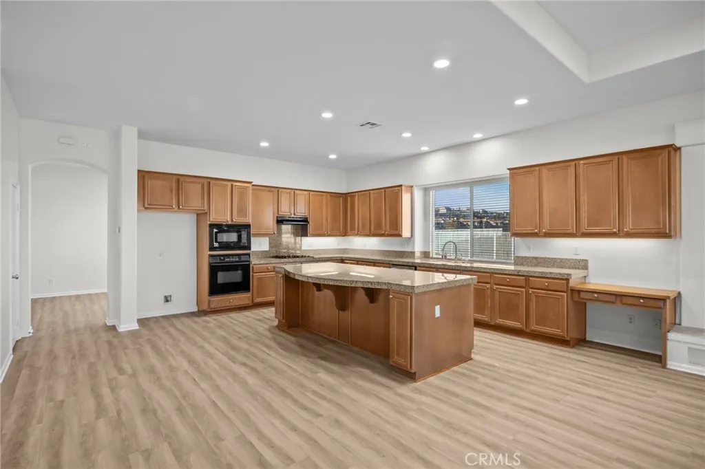 101 Via De La Valle, Lake Elsinore, California 92532 home-pic-9