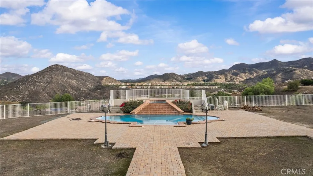101 Via De La Valle, Lake Elsinore, California 92532 home-pic-35