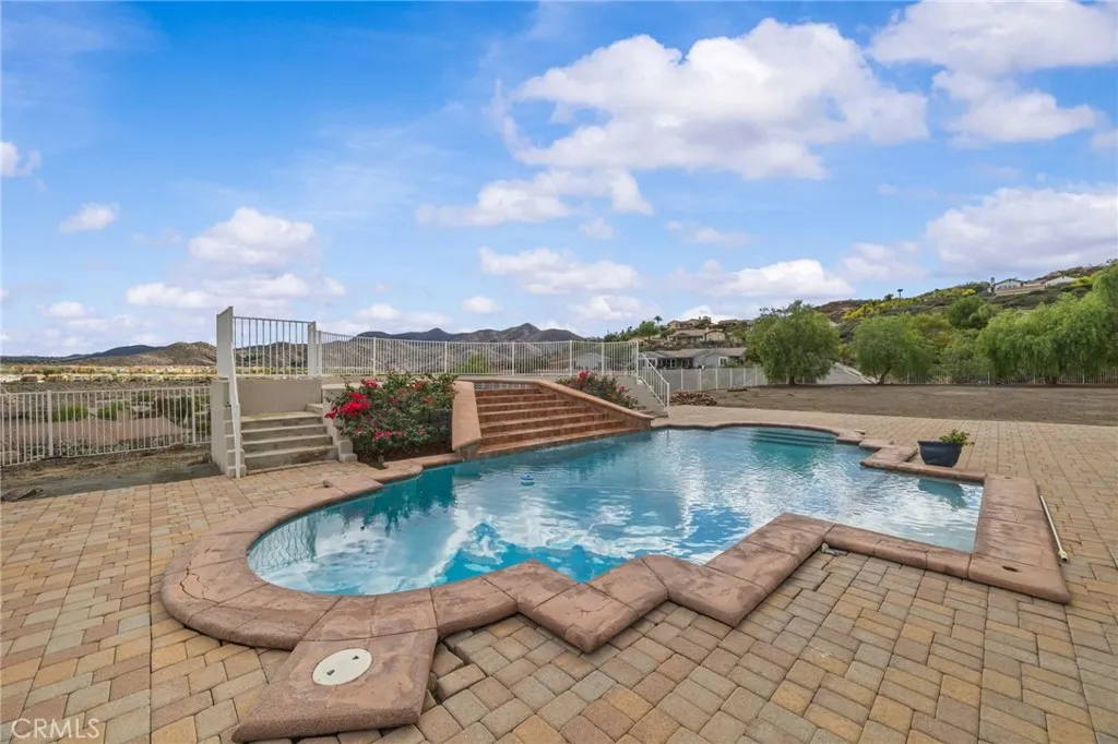 101 Via De La Valle, Lake Elsinore, California 92532 home-pic-33