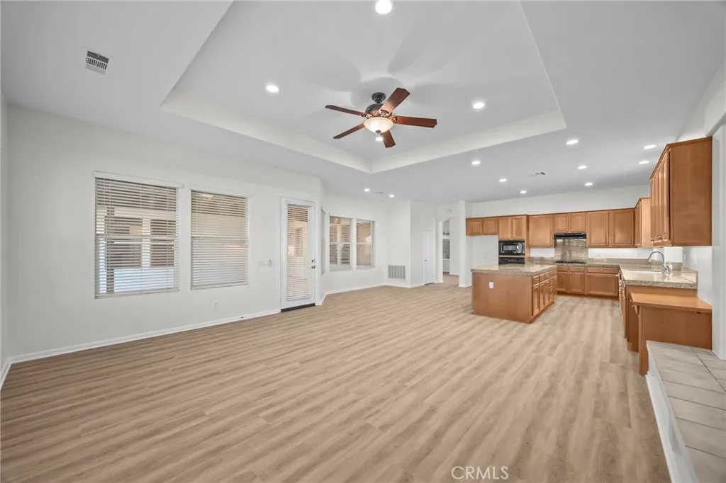 101 Via De La Valle, Lake Elsinore, California 92532 home-pic-16