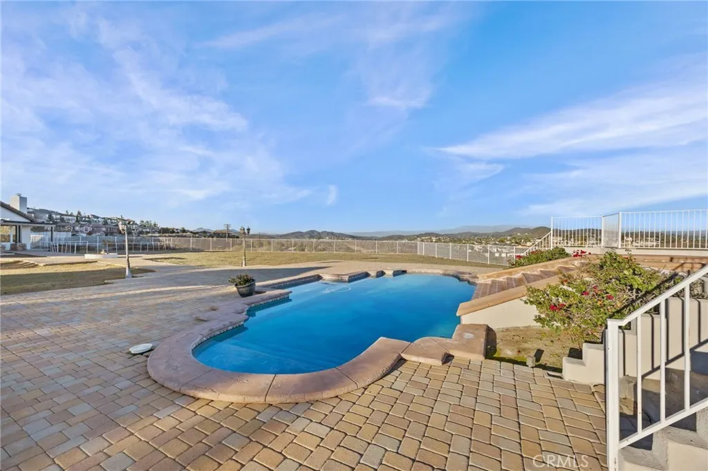 101 Via De La Valle, Lake Elsinore, California 92532 home-pic-36
