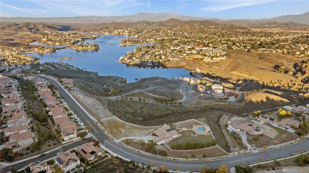 101 Via De La Valle, Lake Elsinore, California 92532 home-pic-51