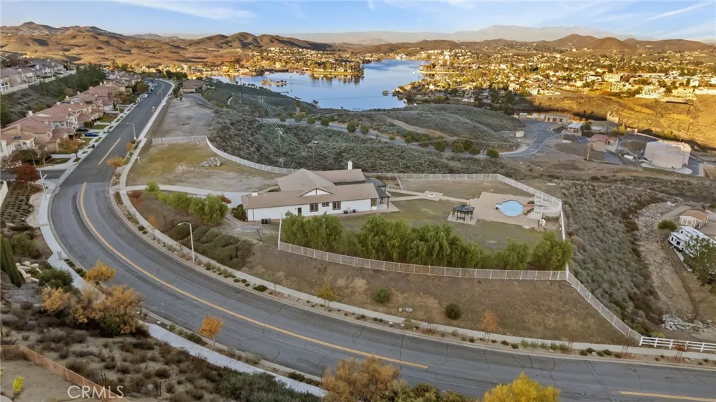 101 Via De La Valle, Lake Elsinore, California 92532 home-pic-53