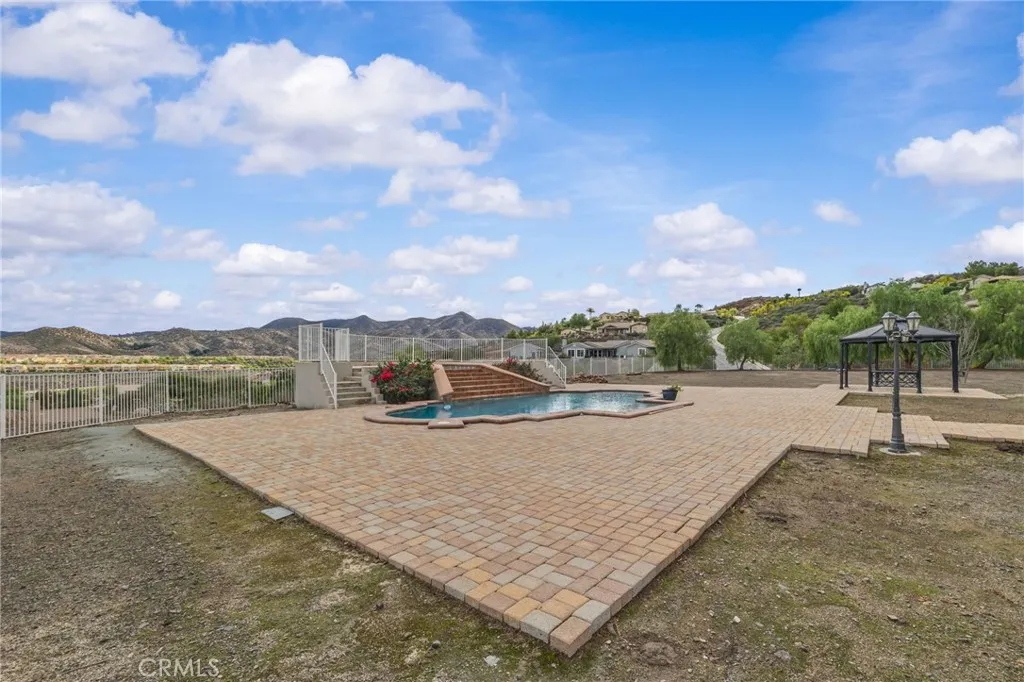 101 Via De La Valle, Lake Elsinore, California 92532 home-pic-34
