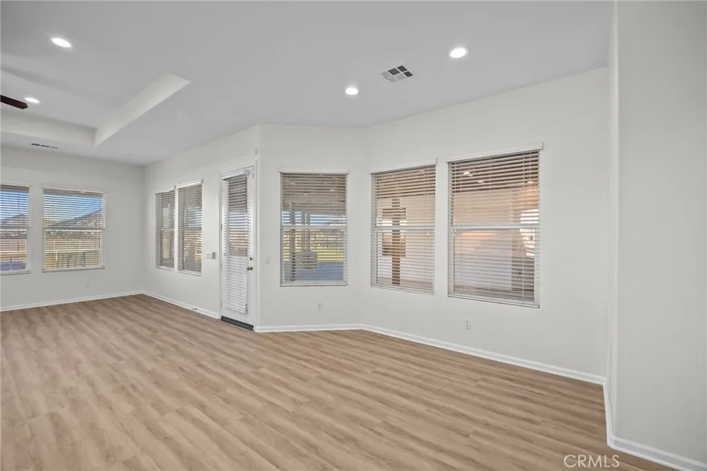 101 Via De La Valle, Lake Elsinore, California 92532 home-pic-13